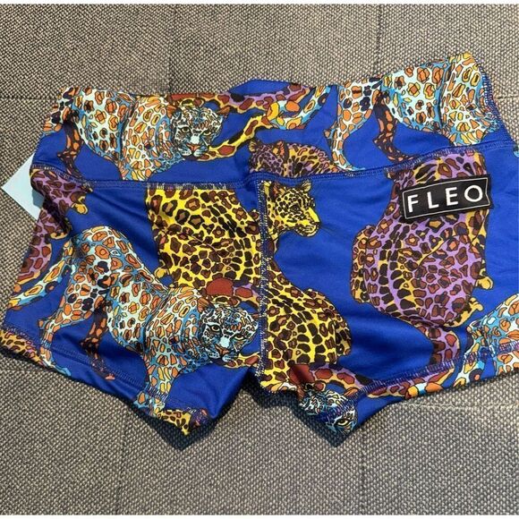 NWT Fleo Leopards Leo Walks shorts OG size small hard to find - Picture 3 of 5